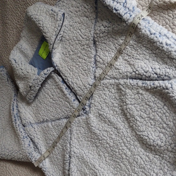 Playing For Keeps Large Frosted Blue Sherpa Half Zip Pullover - Picture 8 of 16